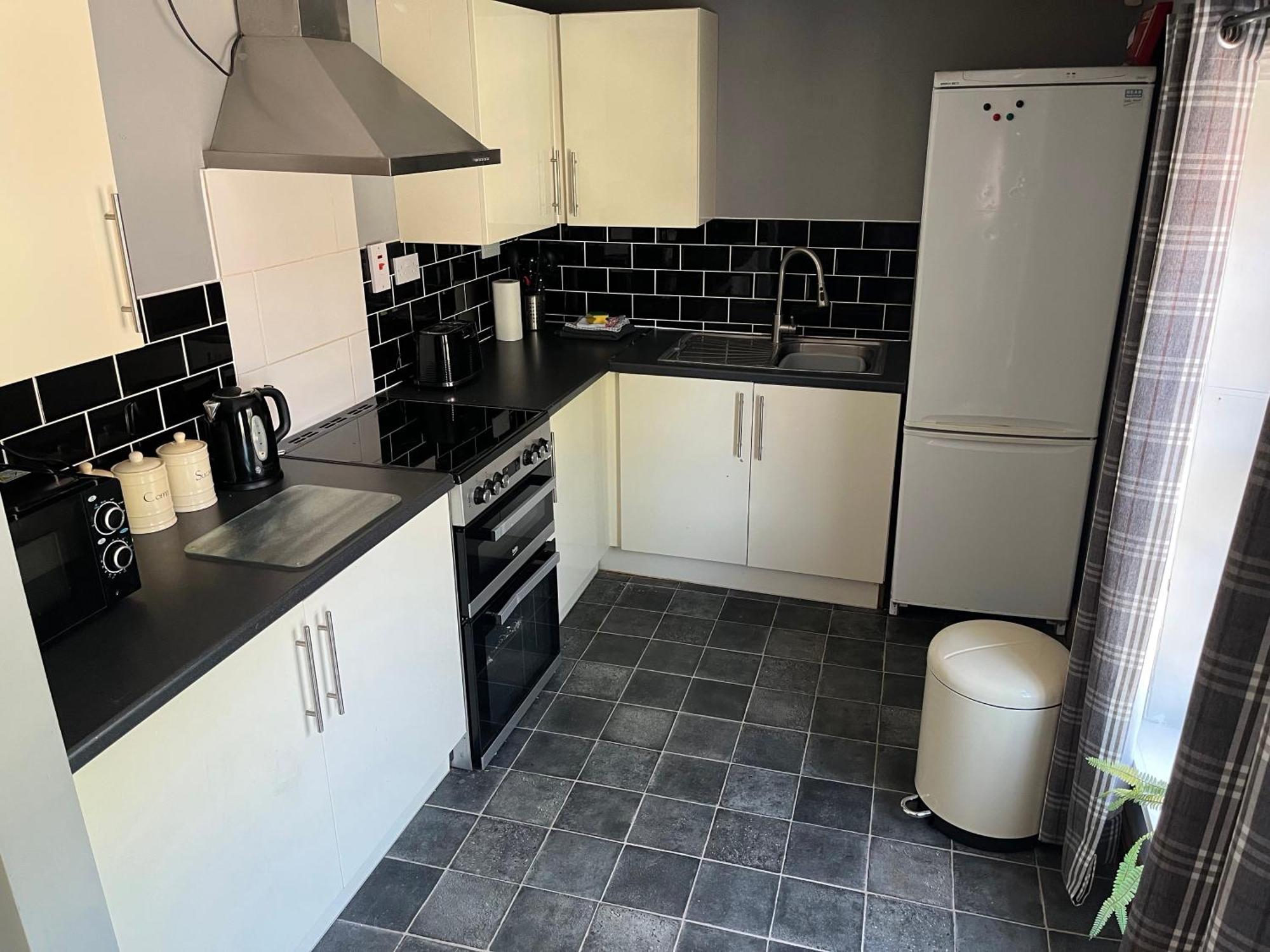 Large 2-Bed House Derbyshire Off Chatsworth Rd Chesterfield Exterior photo